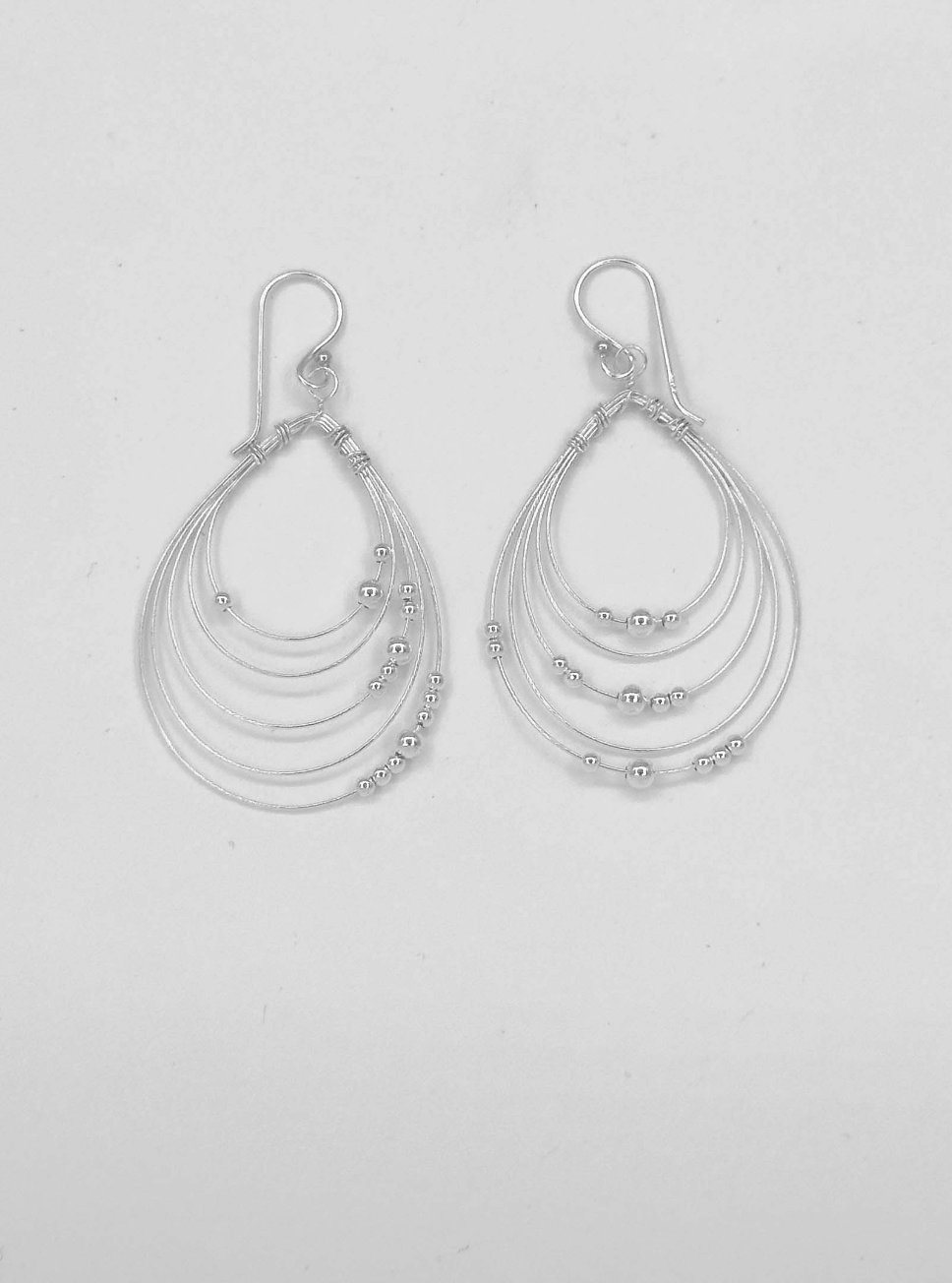 60017 En Multilaagse Ovale Kralen Hoepel Oorbellen | Silver