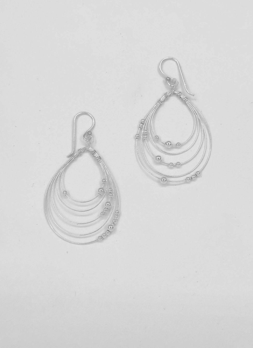 60017 En Multilaagse Ovale Kralen Hoepel Oorbellen | Silver