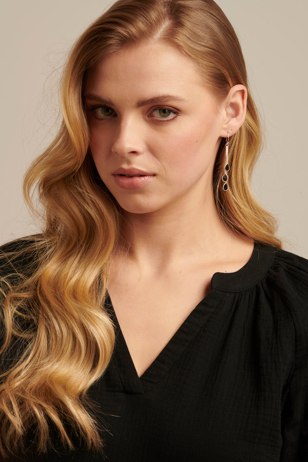 60020 En HangEr Oorbellen Met e Zirkoon Druppels | Silver - Black