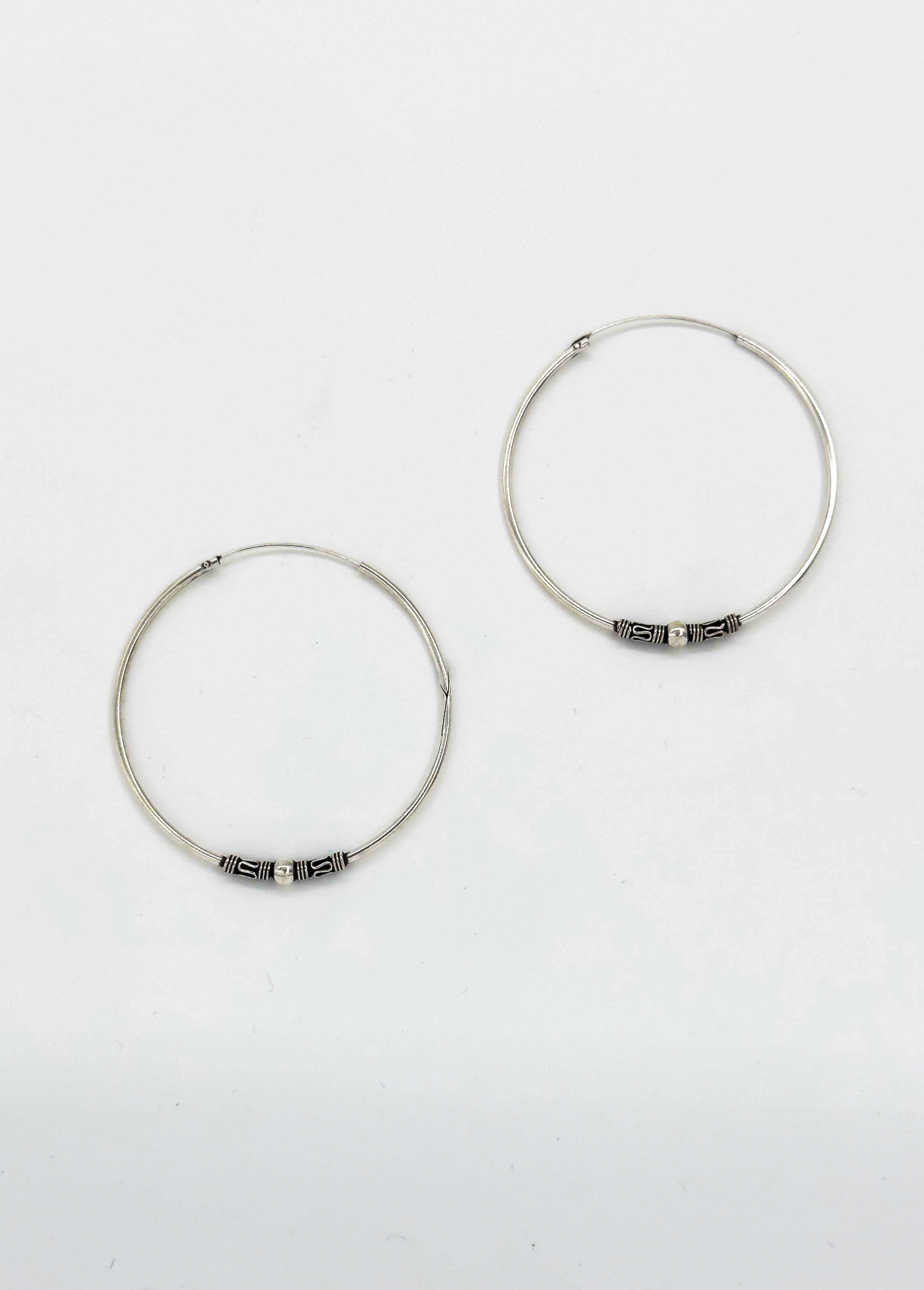 60024 Grote En Bohemian Hoepel Oorbellen | Silver