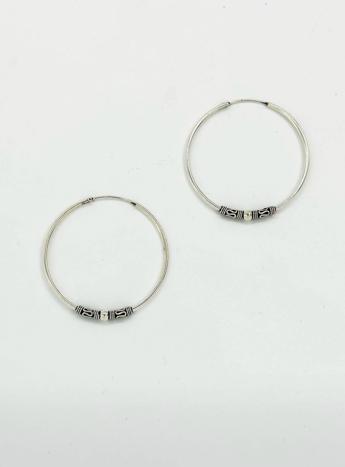 60026 Middelgrote En Bohemian Hoepel Oorbellen | Silver