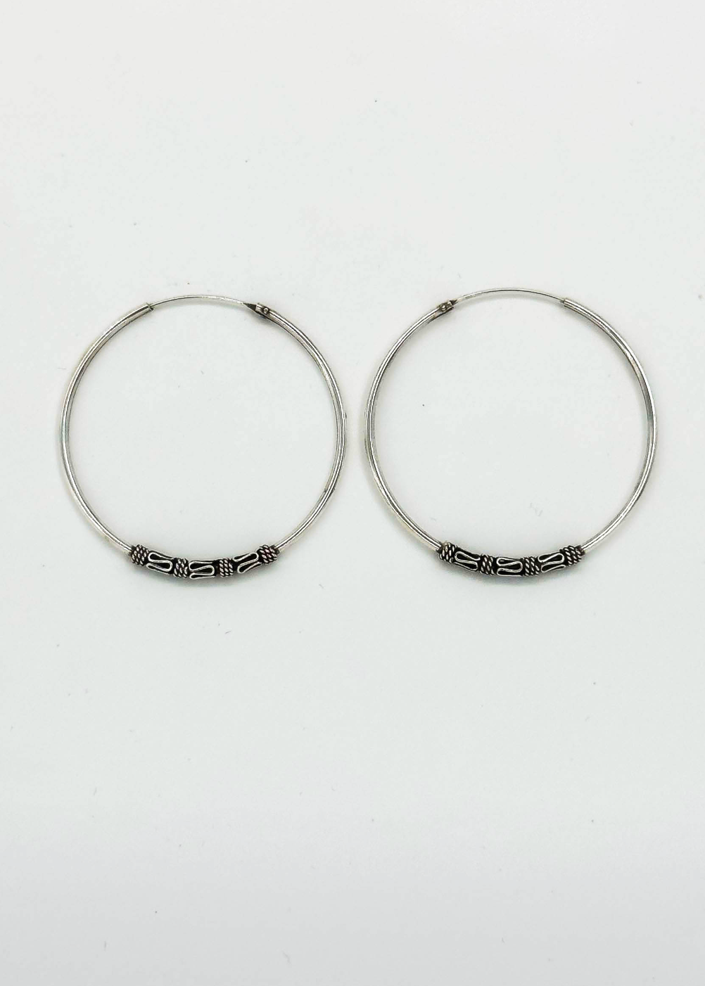 60027 Middelgrote En Bohemian Hoepel Oorbellen | Silver