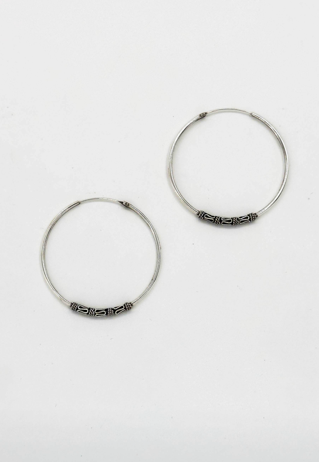 60027 Middelgrote En Bohemian Hoepel Oorbellen | Silver