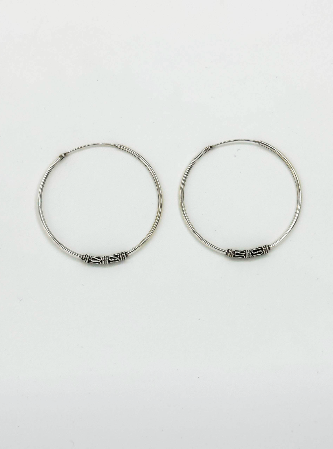 60029 Middelgrote En Bohemian Hoepel Oorbellen | Silver