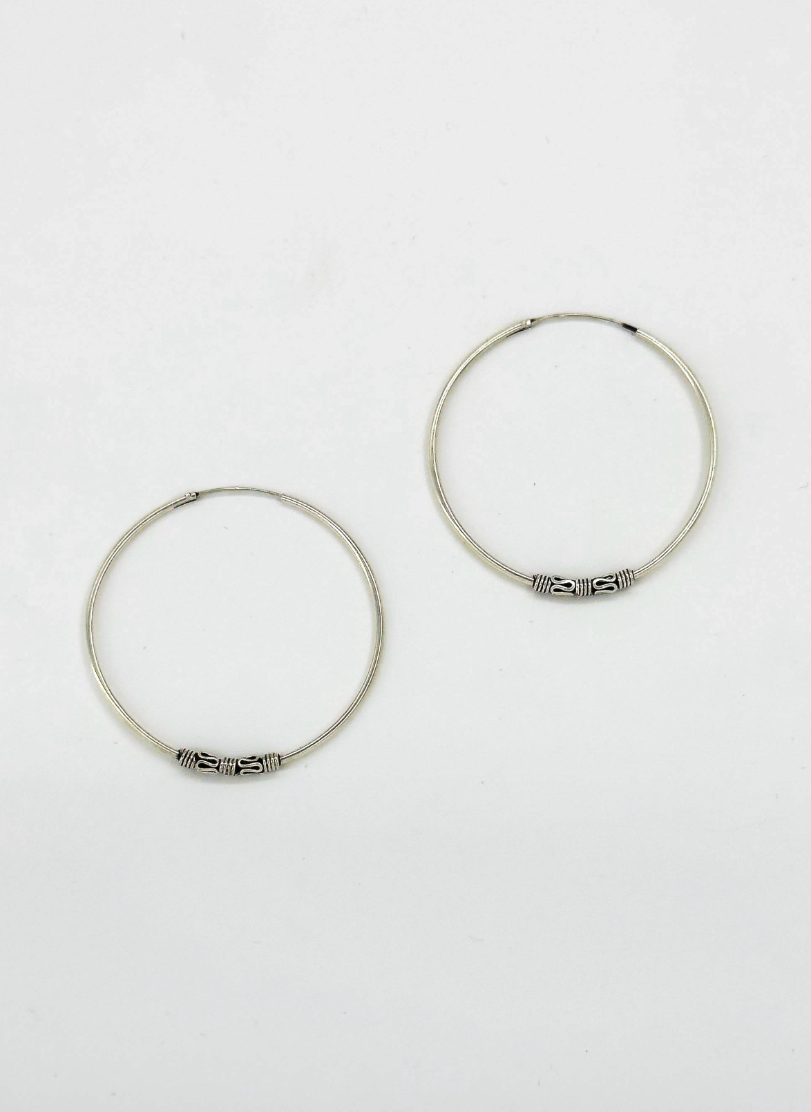 60038 Middelgrote En Bohemian Hoepel Oorbellen | Silver