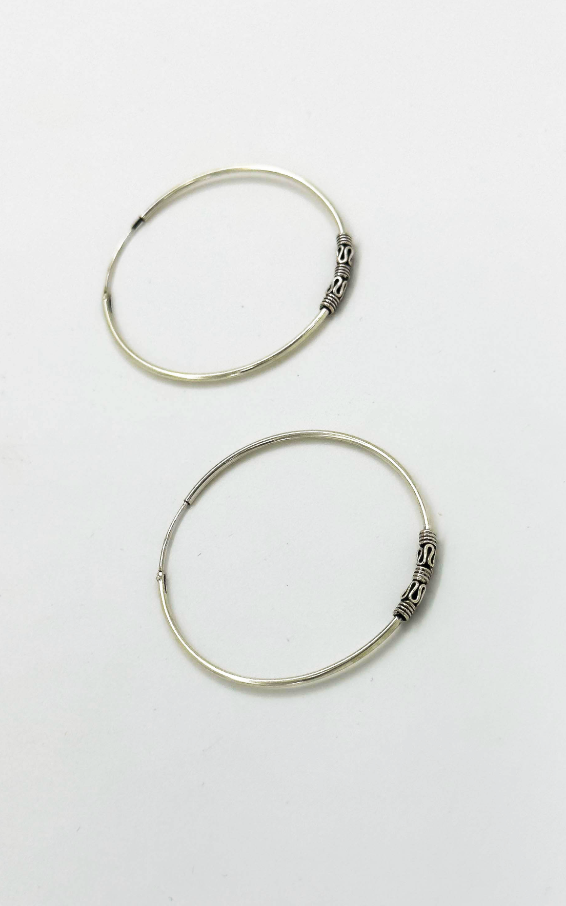 60038 Middelgrote En Bohemian Hoepel Oorbellen | Silver