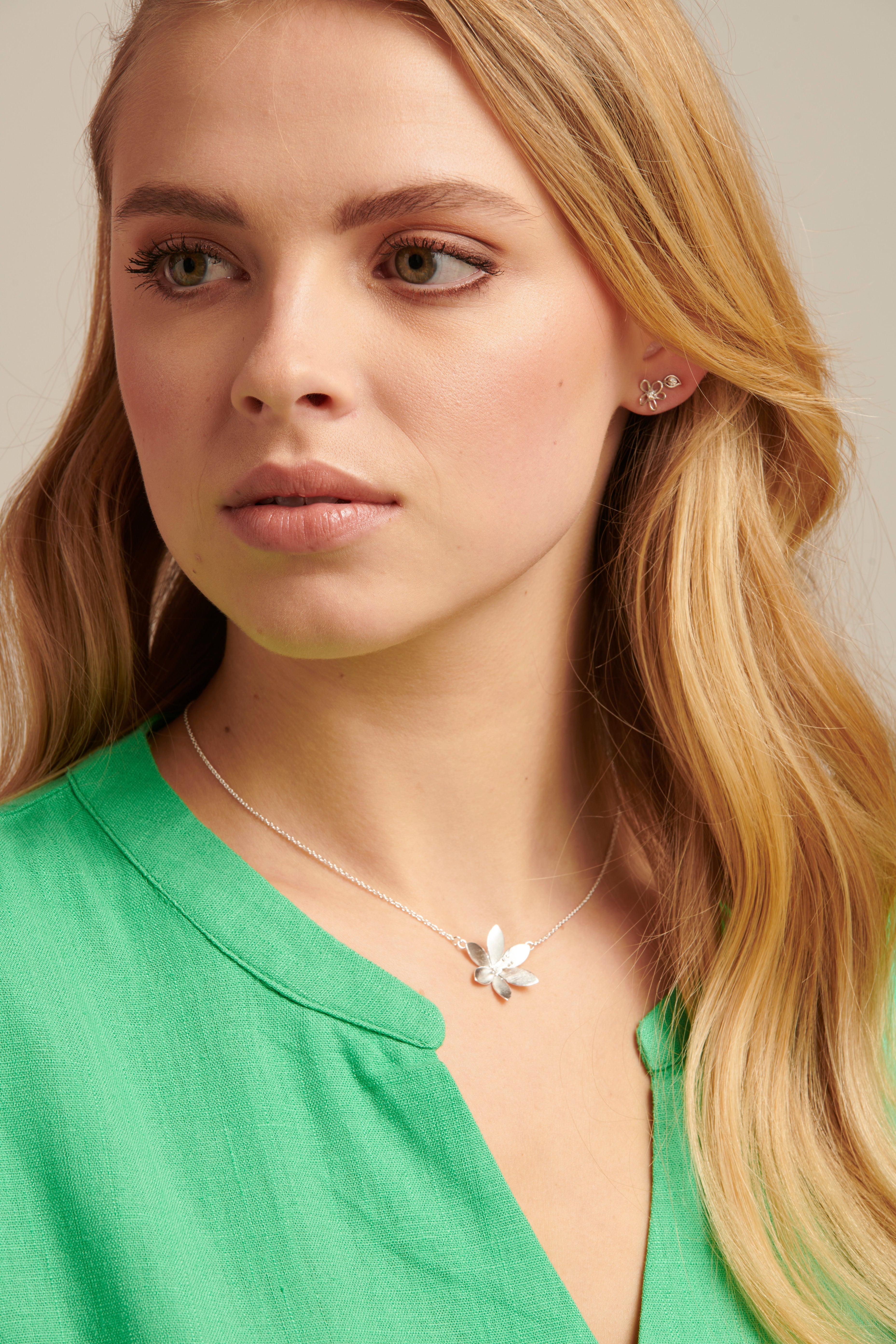 64003 Dunne En Ketting Met Gedetailleerde Bloemenkraal | Silver