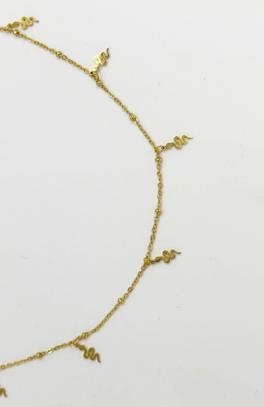 64045 Fijne Roestvrijstalen Ketting Met Slangvormige Hangers | Gold