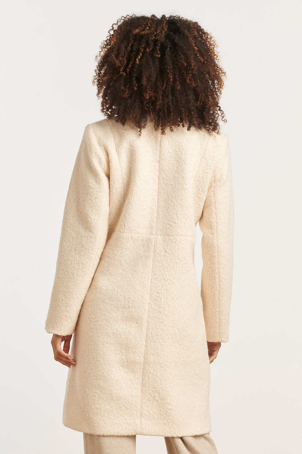 Bouclé Jas Met Parelmoerknopen | White