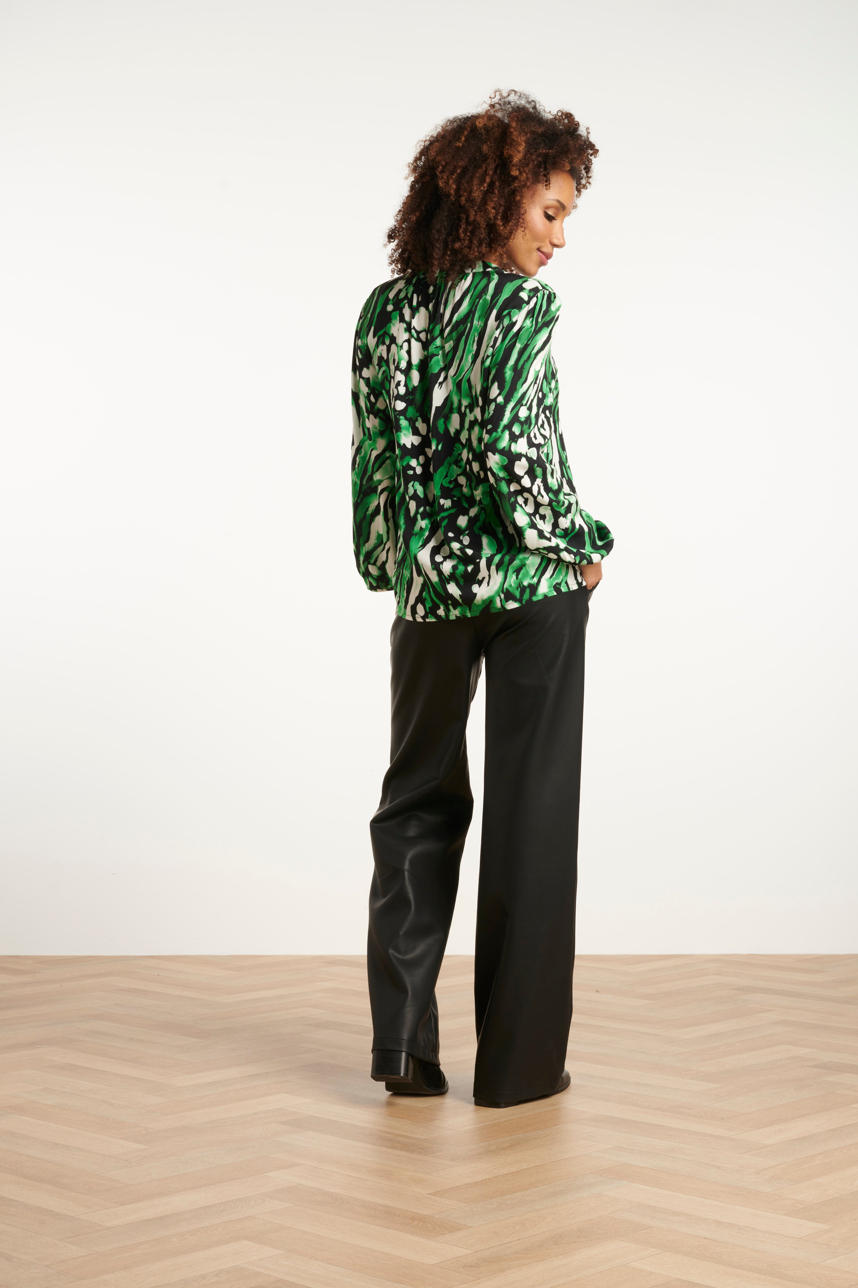 Groen En Zwart Dierenprint Top Met V-Hals | Black-Green