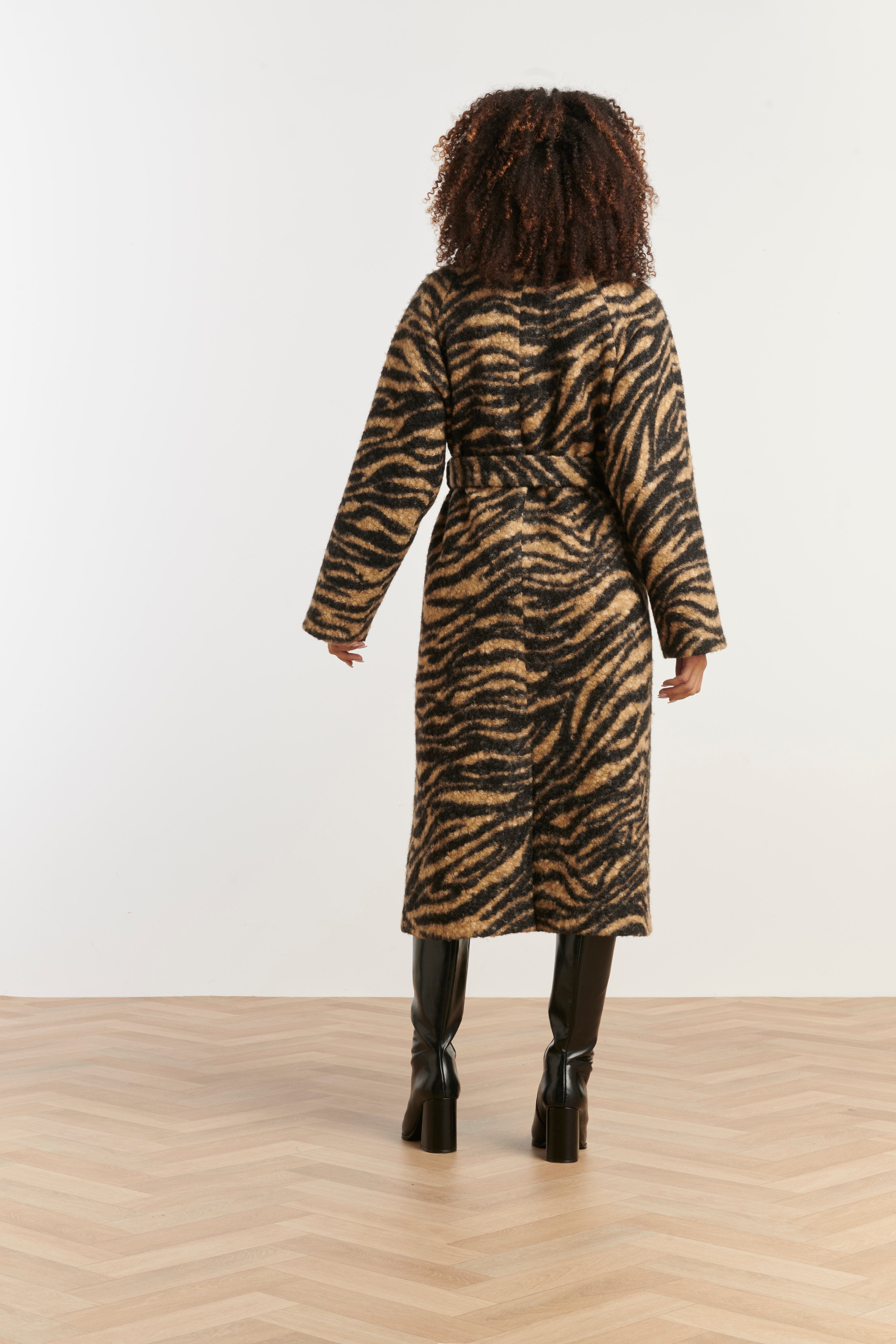 Lange Bouclé Jas Met ZebraprInt in Camel En Zwart | Camel - Black