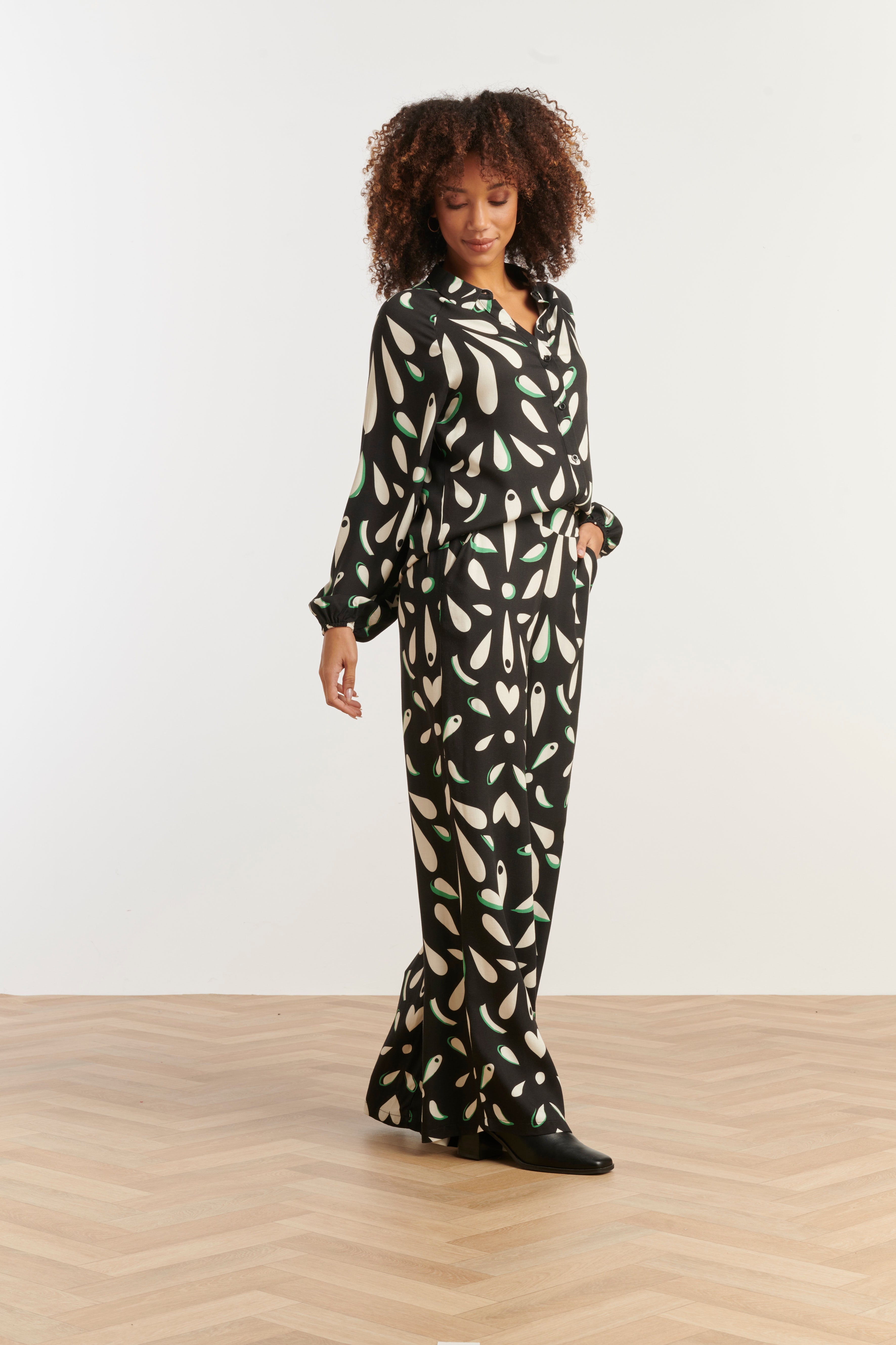 OrnamEnt GeprInt Broek in Zwart Off White en Groen Details | Black - Muticolour