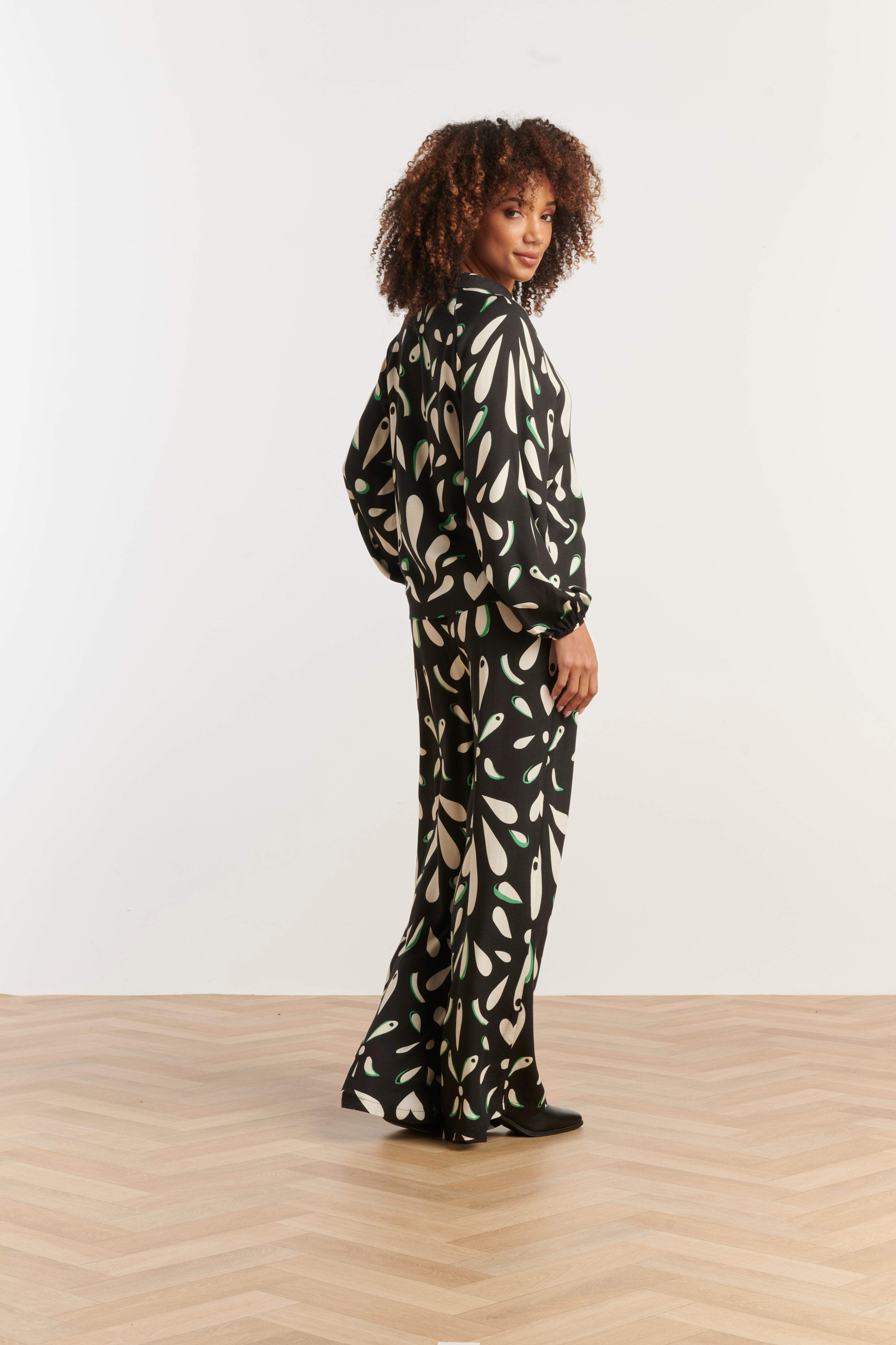 OrnamEnt GeprInt Broek in Zwart Off White en Groen Details | Black - Muticolour