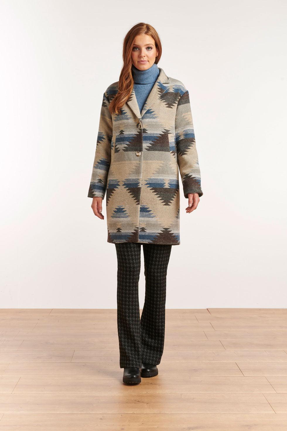 22574 Halflang Jas Aztec Print