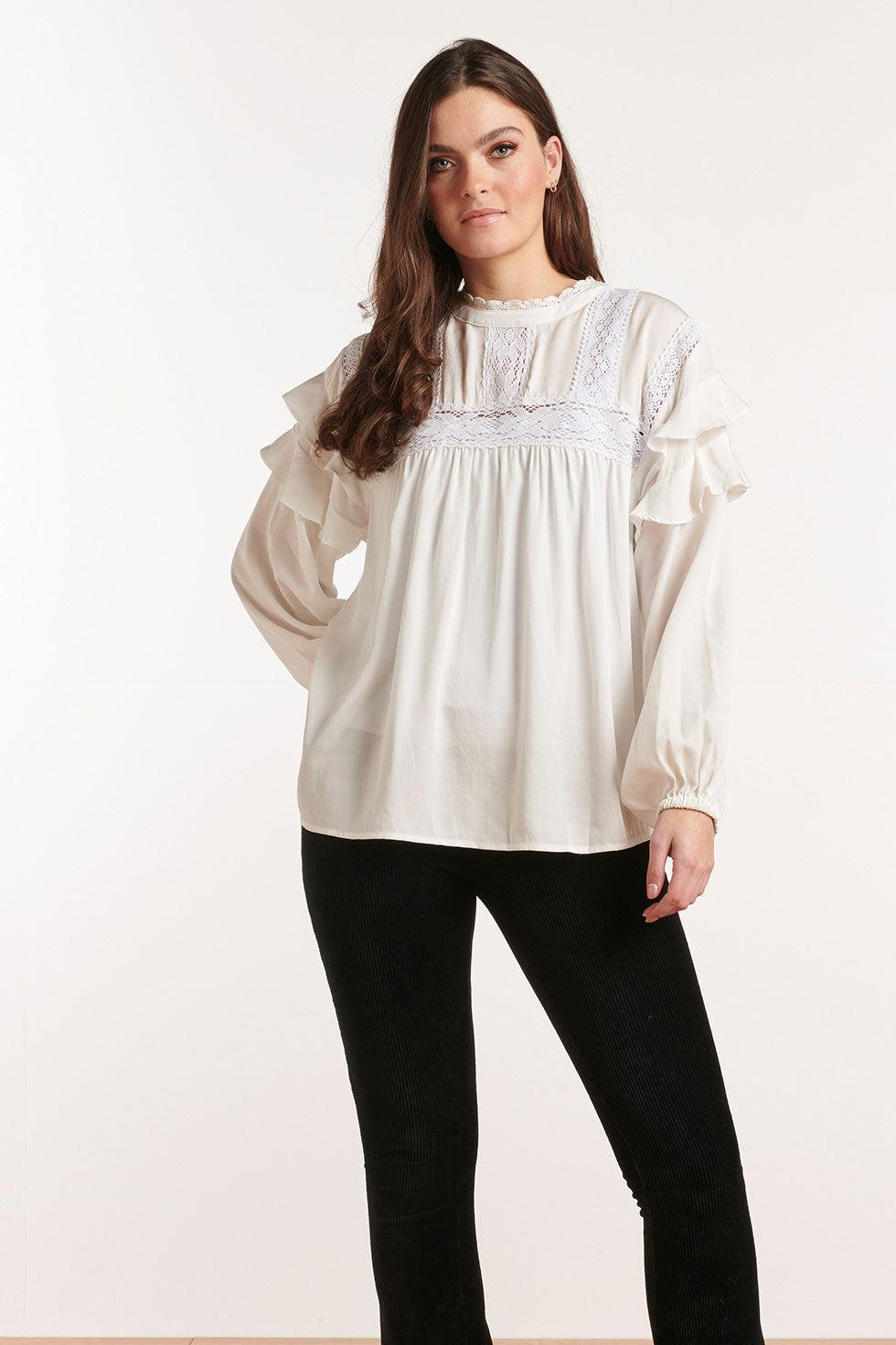 22581 Ruffle Top Lange Mouwen Kanten Details Wit