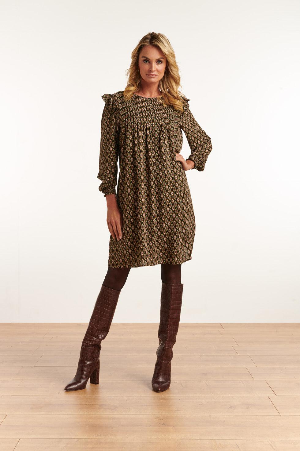 22815 Ruffle Jurk Met Grafische Print