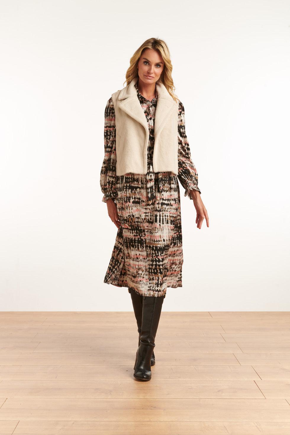 22835 Faux Fur Gilet In Ecru