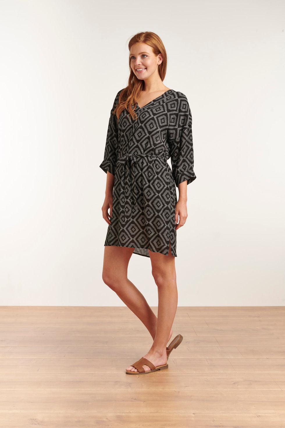 23012 Marscha Jurk Losvallen Met Driekwart Mouw | Black-White