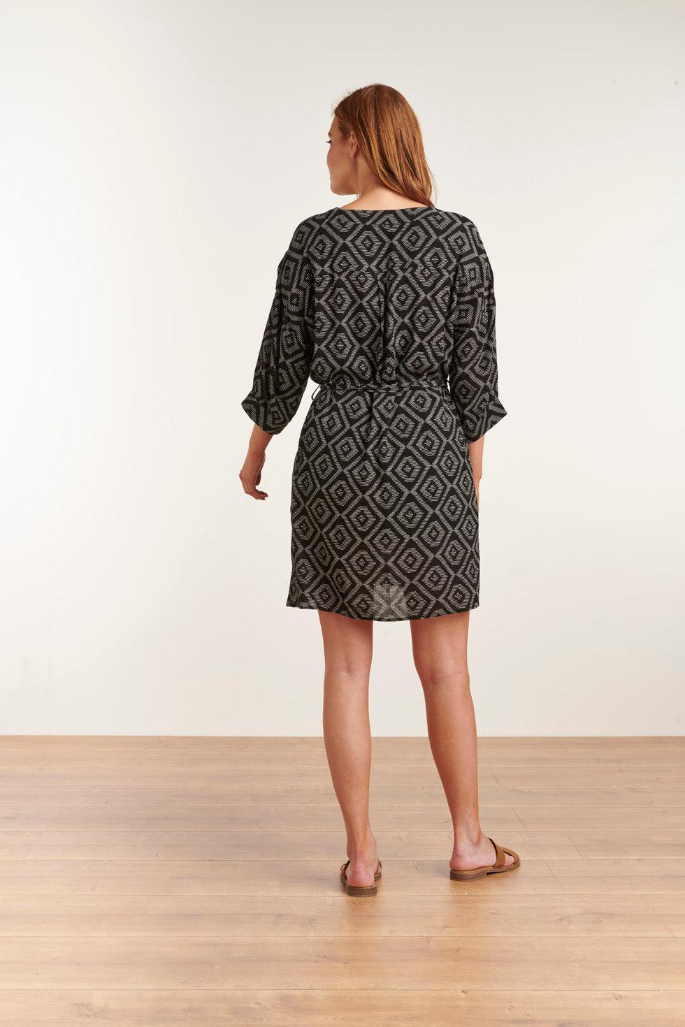 23012 Marscha Jurk Losvallen Met Driekwart Mouw | Black-White