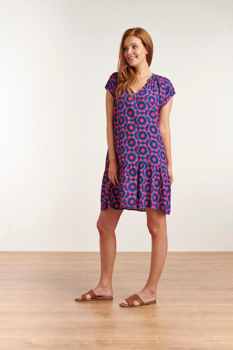23102 Stijlvol Losvallend Jurkje Met A-Lijnzwierige Onderkant - Abstracte Print Fuchsia/ | Fuchsia-Blue