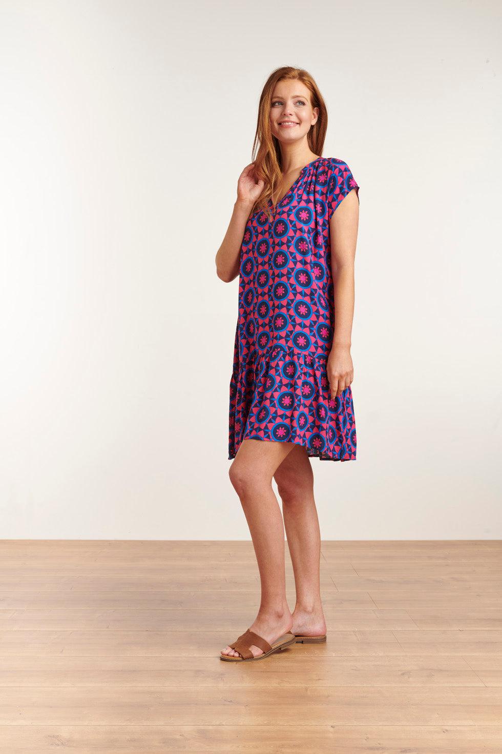 23102 Stijlvol Losvallend Jurkje Met A-Lijnzwierige Onderkant - Abstracte Print Fuchsia/ | Fuchsia-Blue