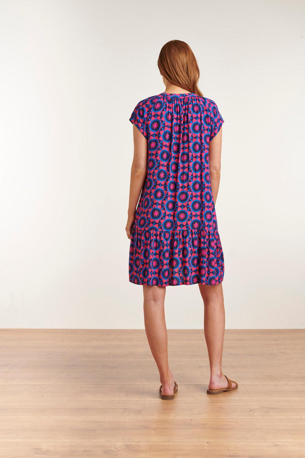 23102 Stijlvol Losvallend Jurkje Met A-Lijnzwierige Onderkant - Abstracte Print Fuchsia/ | Fuchsia-Blue