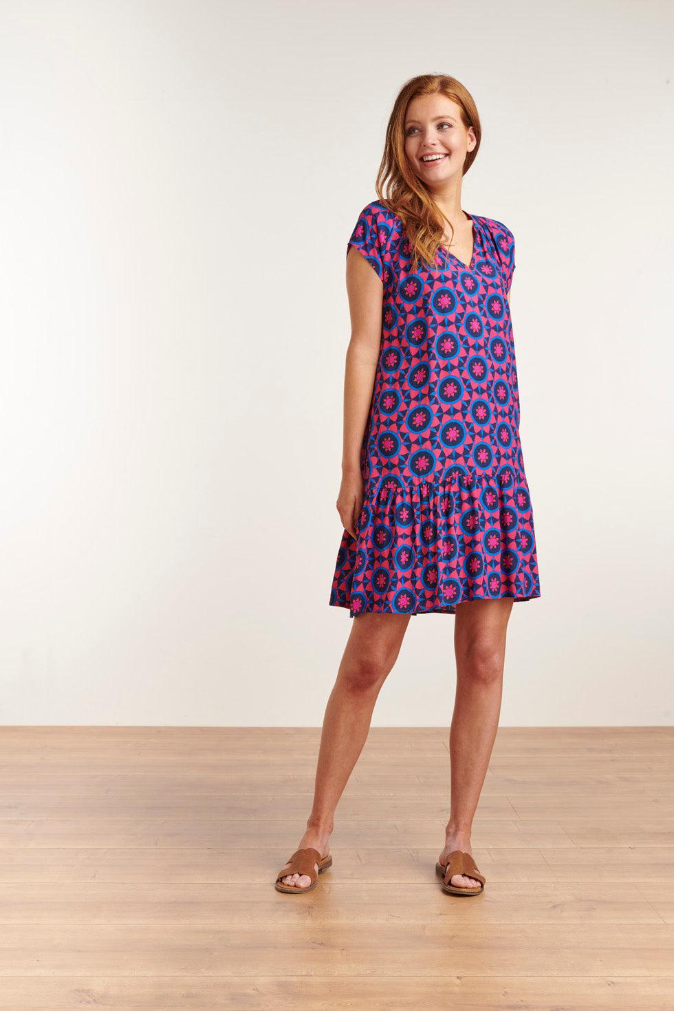 23102 Stijlvol Losvallend Jurkje Met A-Lijnzwierige Onderkant - Abstracte Print Fuchsia/ | Fuchsia-Blue