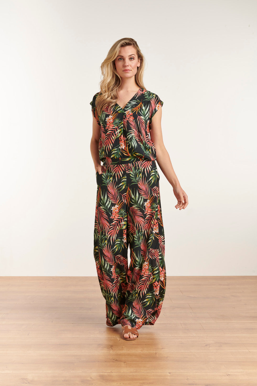 23111 Women's Summer Short-Sleeve V-Neck Printed Tops | Black - Muticolour