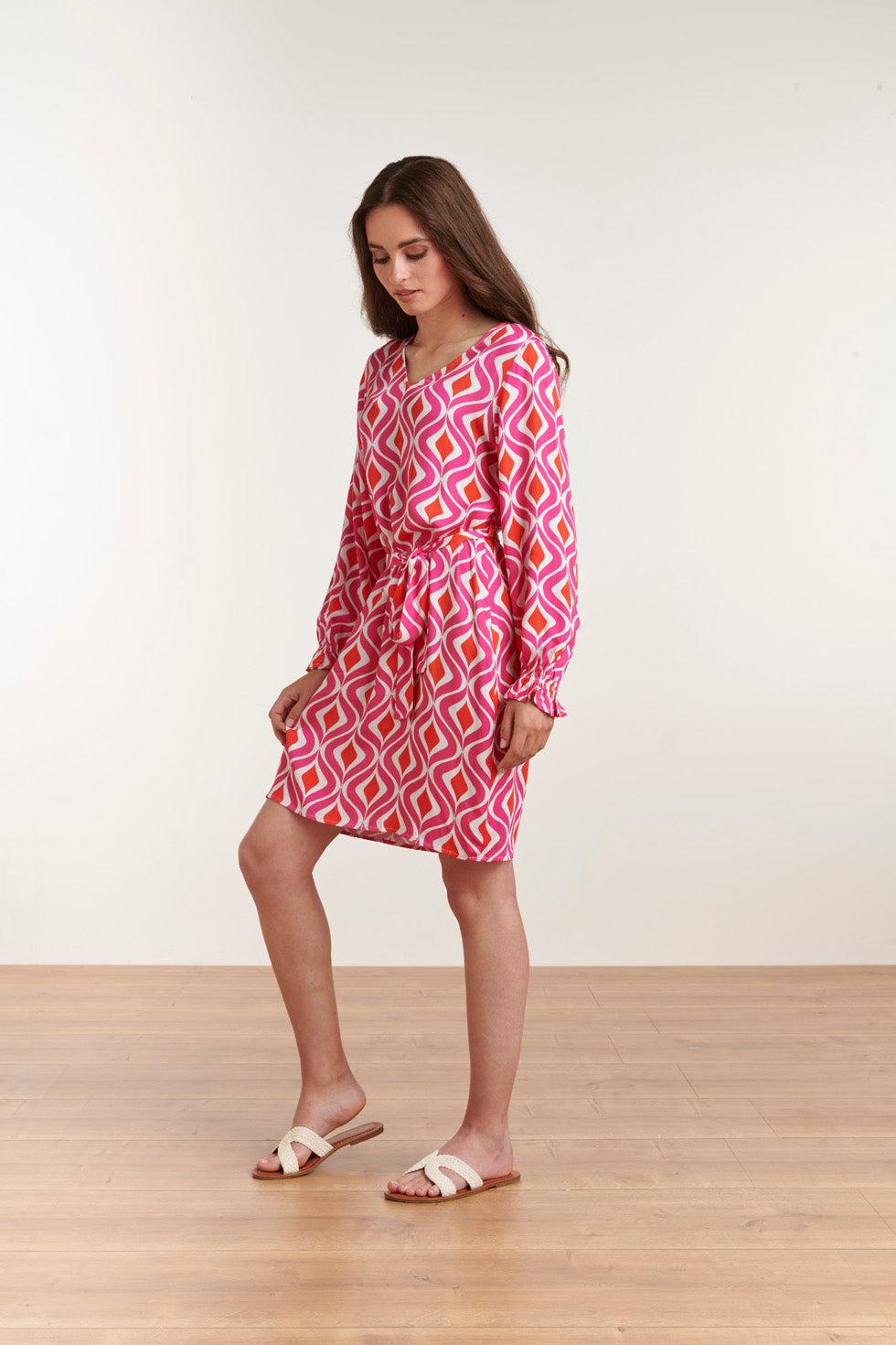 23140 Retro Zomerjurk Met Grafische Print | White-Fuchsia