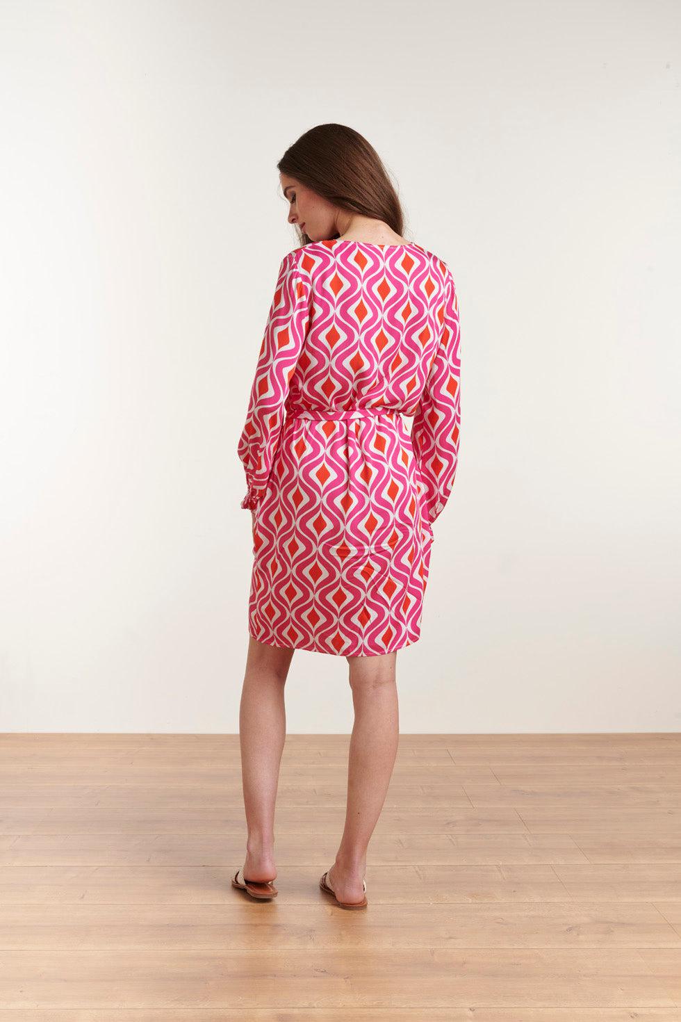 23140 Retro Zomerjurk Met Grafische Print | White-Fuchsia