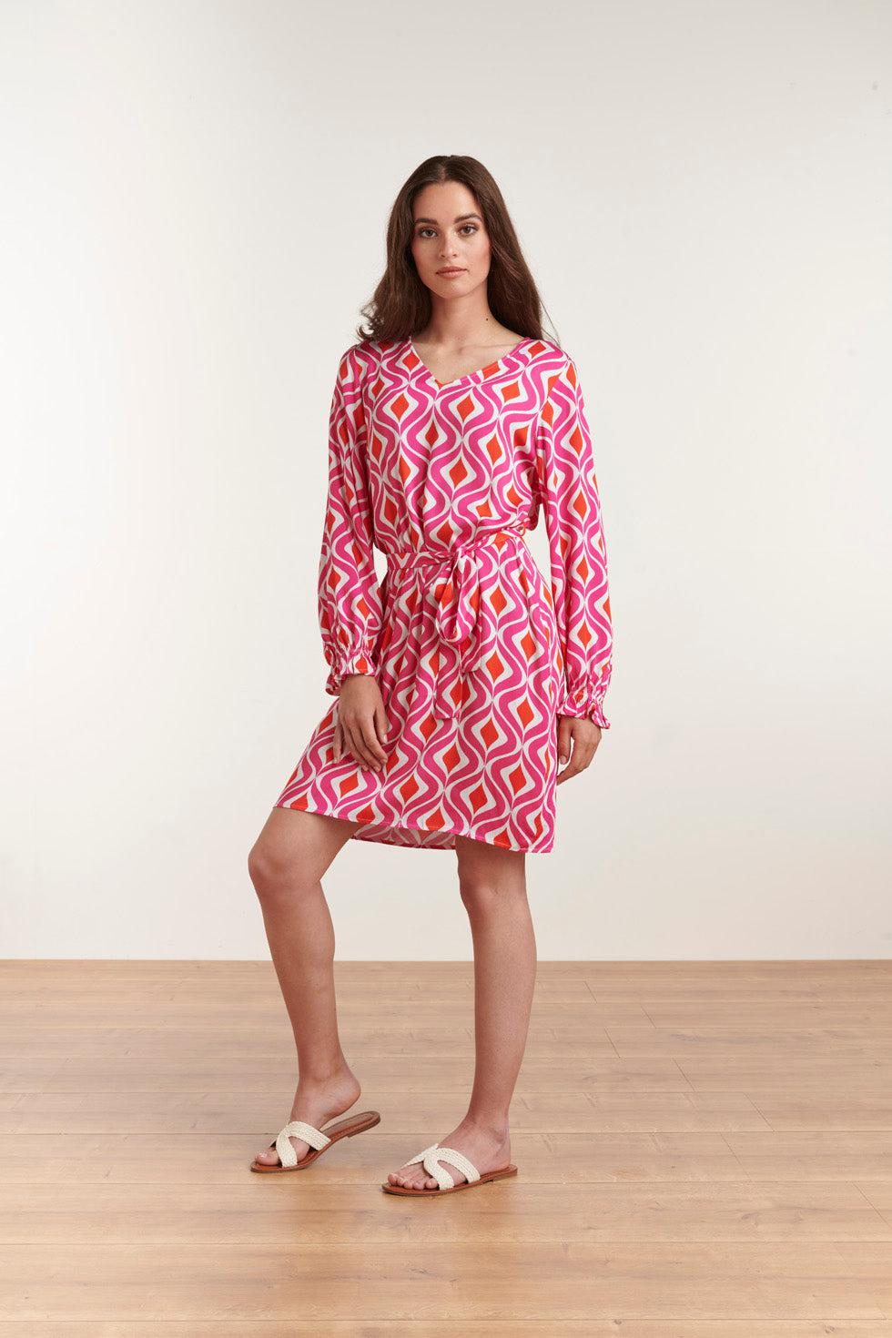 23140 Retro Zomerjurk Met Grafische Print | White-Fuchsia