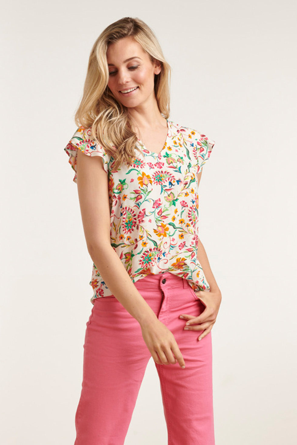 23199 Zomer Top Met Vlindermouwenmulti E Print Van 100% Viscose | White-Multicolour