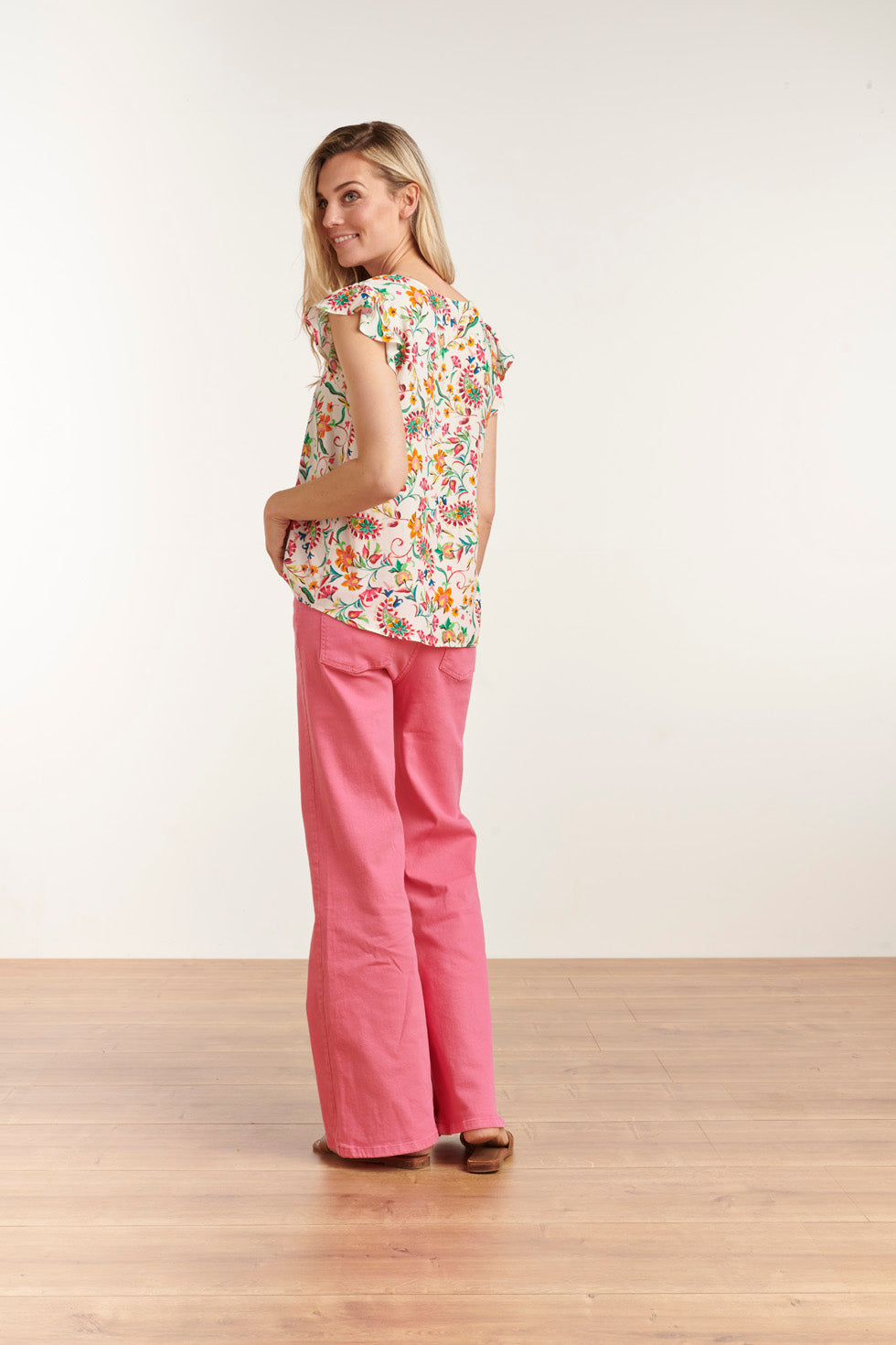 23199 Zomer Top Met Vlindermouwenmulti E Print Van 100% Viscose | White-Multicolour
