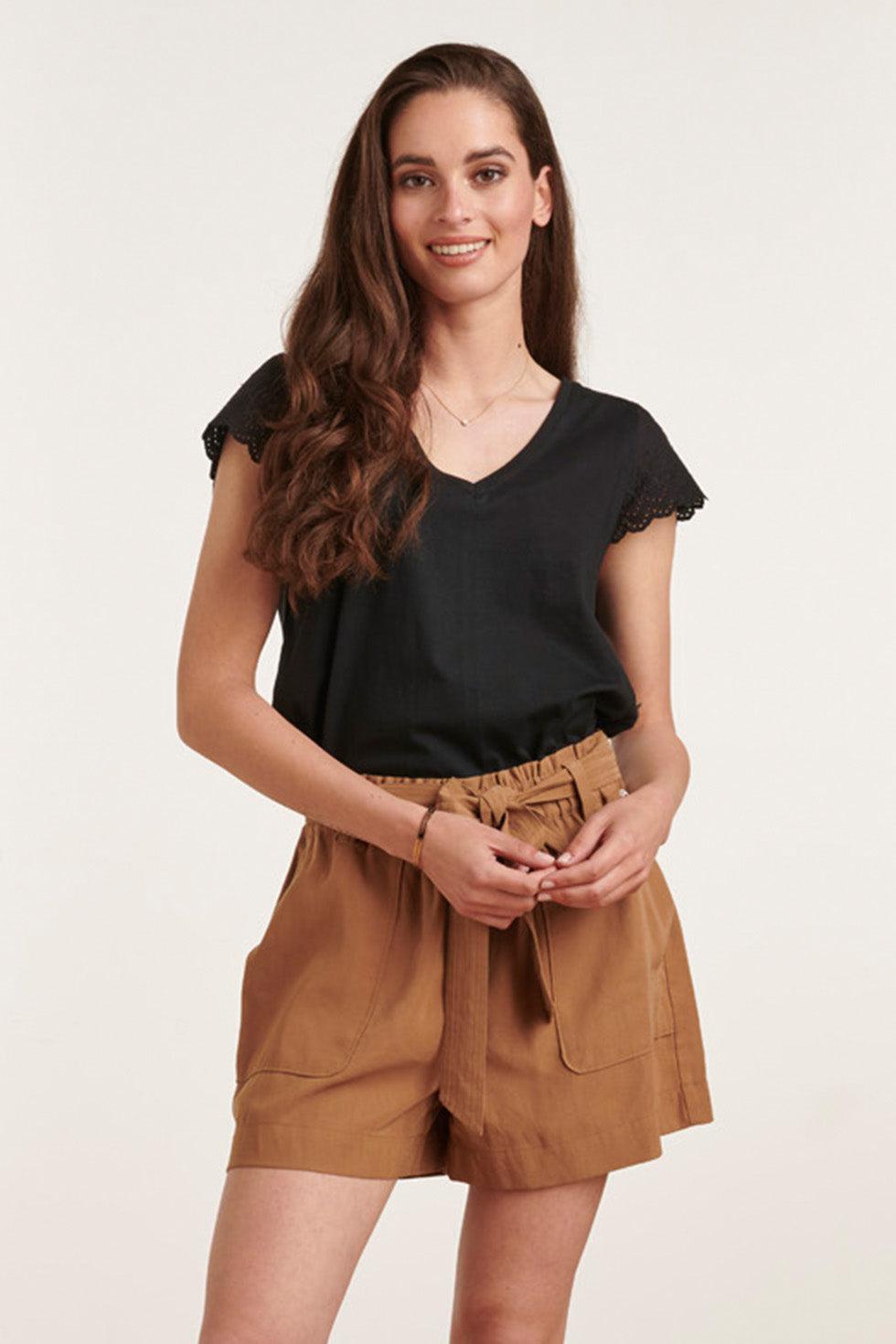 23208-999 V-Hals T- Shirt Met Kanten Mouw | Black