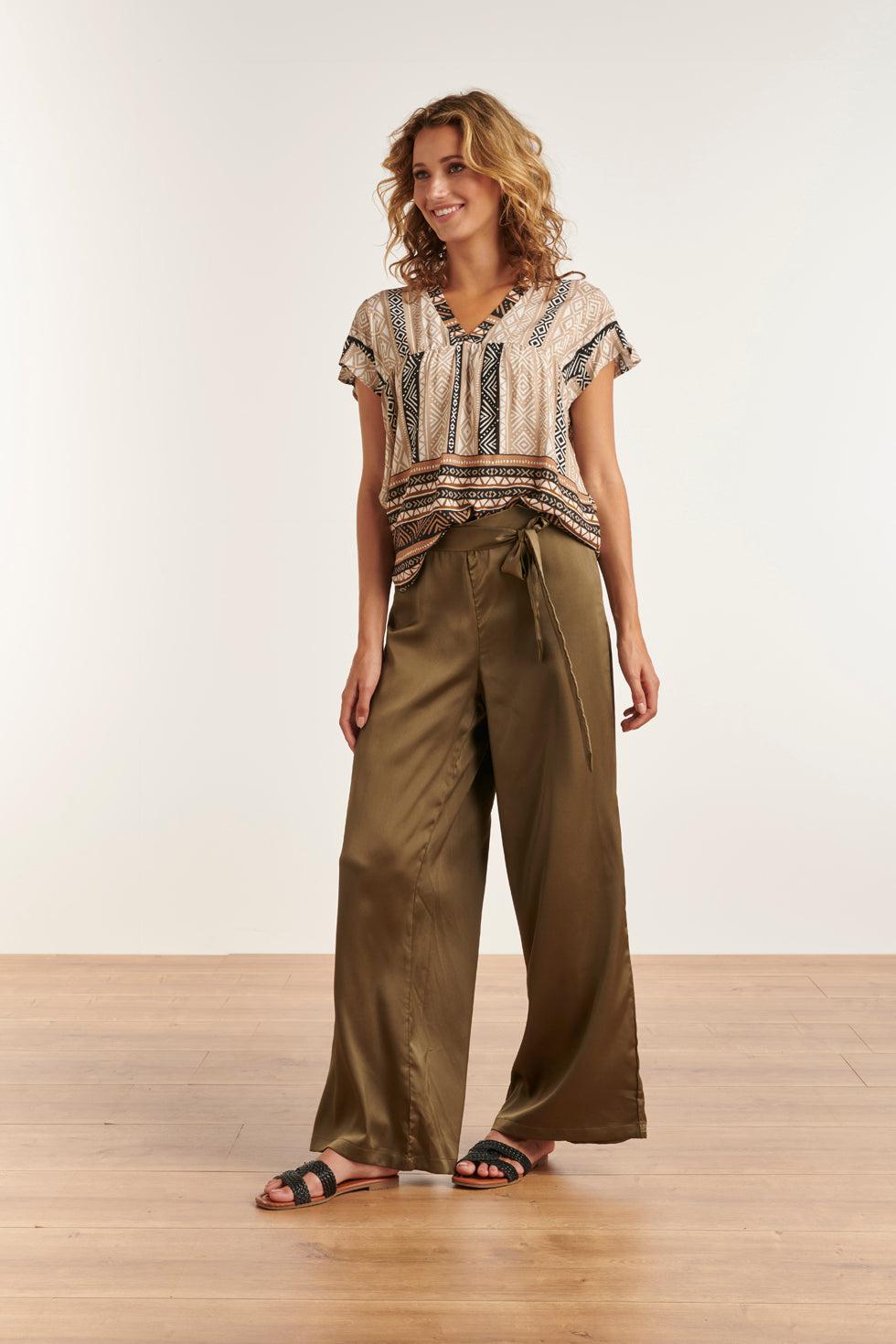 23341 Zomer Top V-Hals, Korte Mouwen, 100% Rayon Ecovero | Sand-Black White