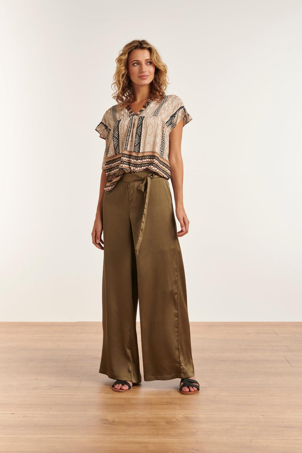 23341 Zomer Top V-Hals, Korte Mouwen, 100% Rayon Ecovero | Sand-Black White