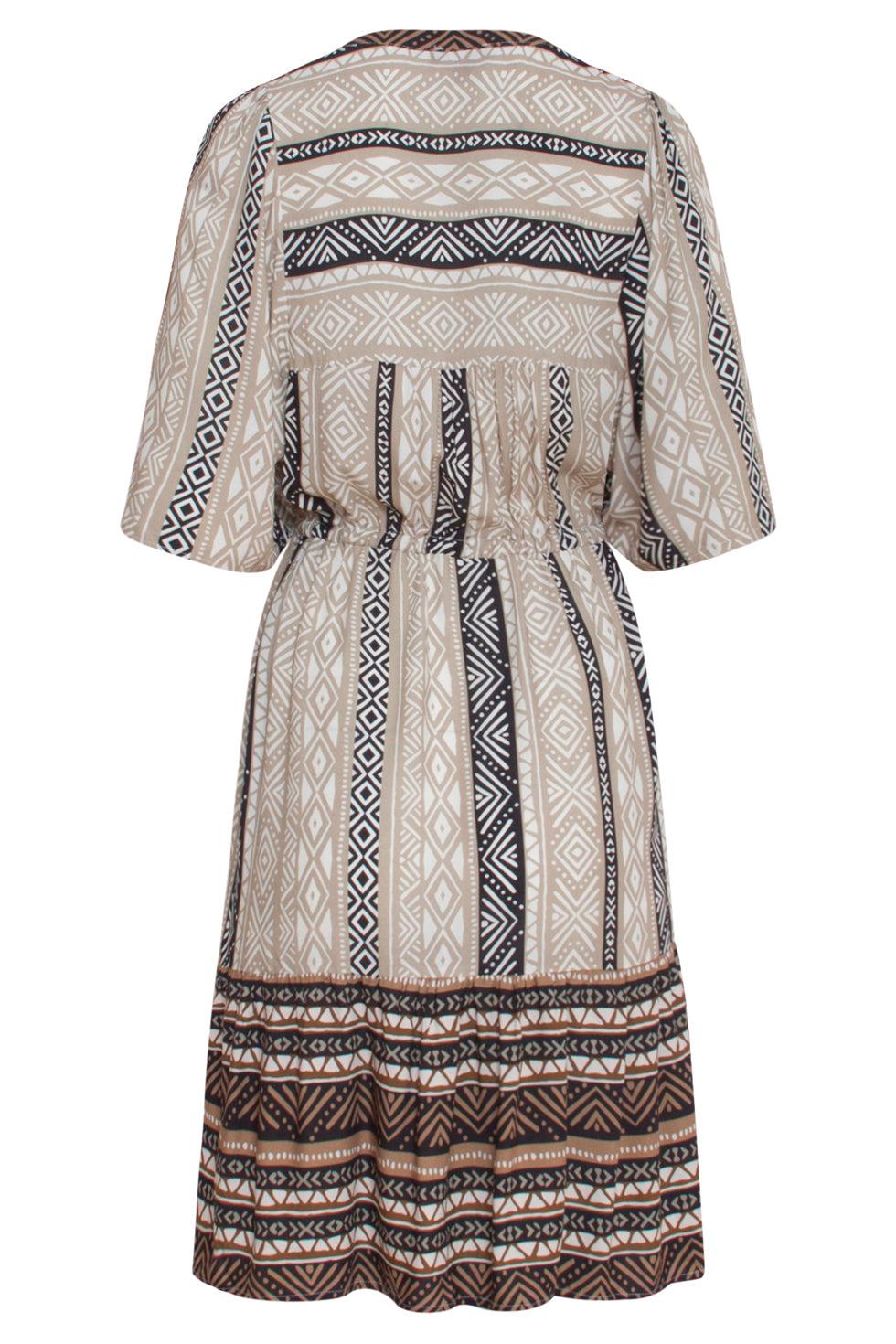 23342 Zomerjurk Met Grafische Printbeige// 100% Rayon Ecovero | Sand-Black White
