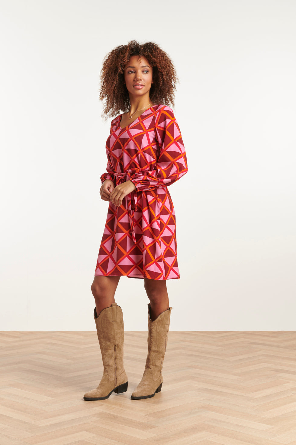 23502 - Dames Grafische Jurk Met V-Hals | Pink-Orange