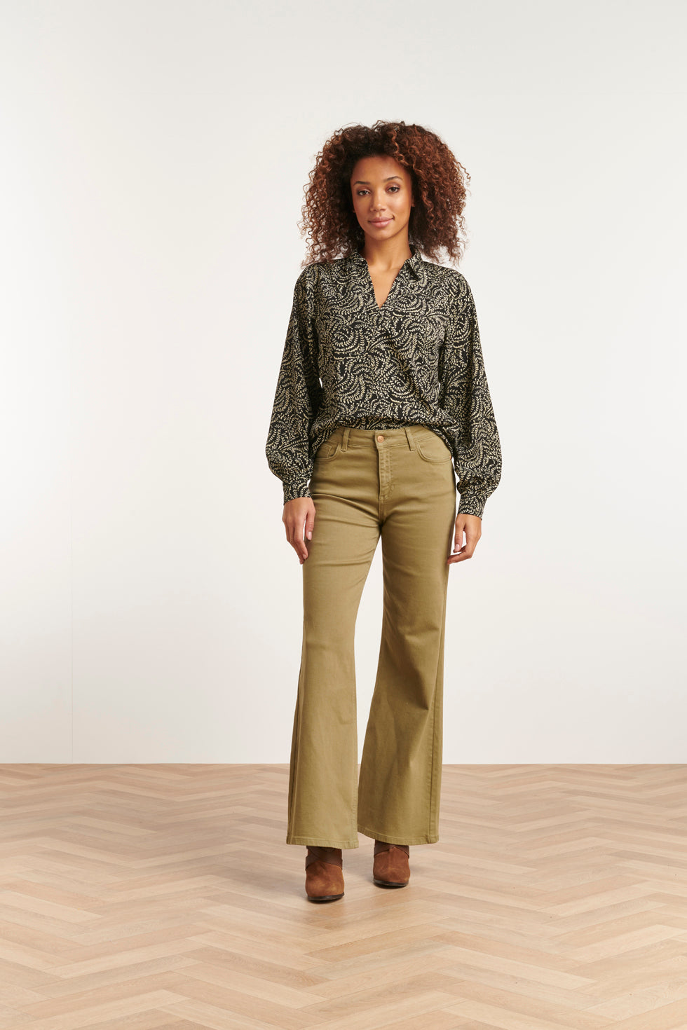 23508 Dames Semi Fitted Blouse Met Knoopsluiting | Black - Light Army
