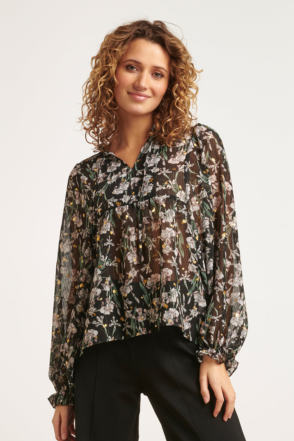 23511 Dames Top Met Gerimpelde HalslijnBloemenprint Van Chiffon | Black - Army