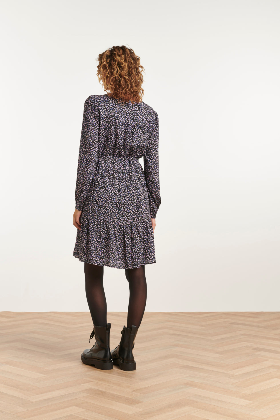 23517 Dames Paars Bloemenprint V-Hals Jurk | Black-Purple