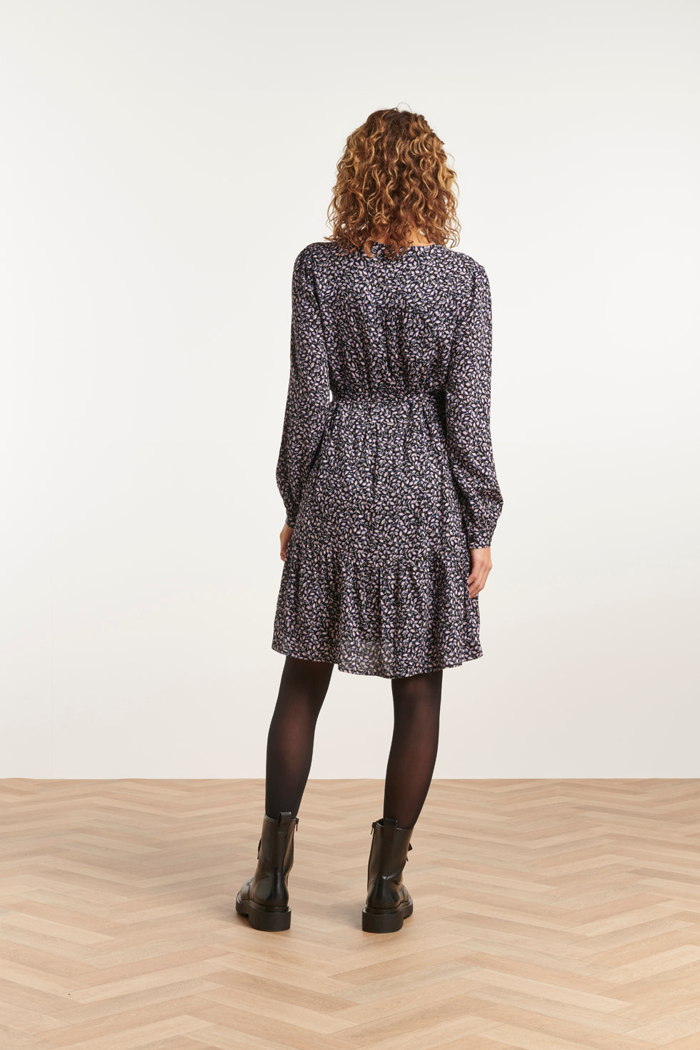 23517 Dames Paars Bloemenprint V-Hals Jurk | Black-Purple