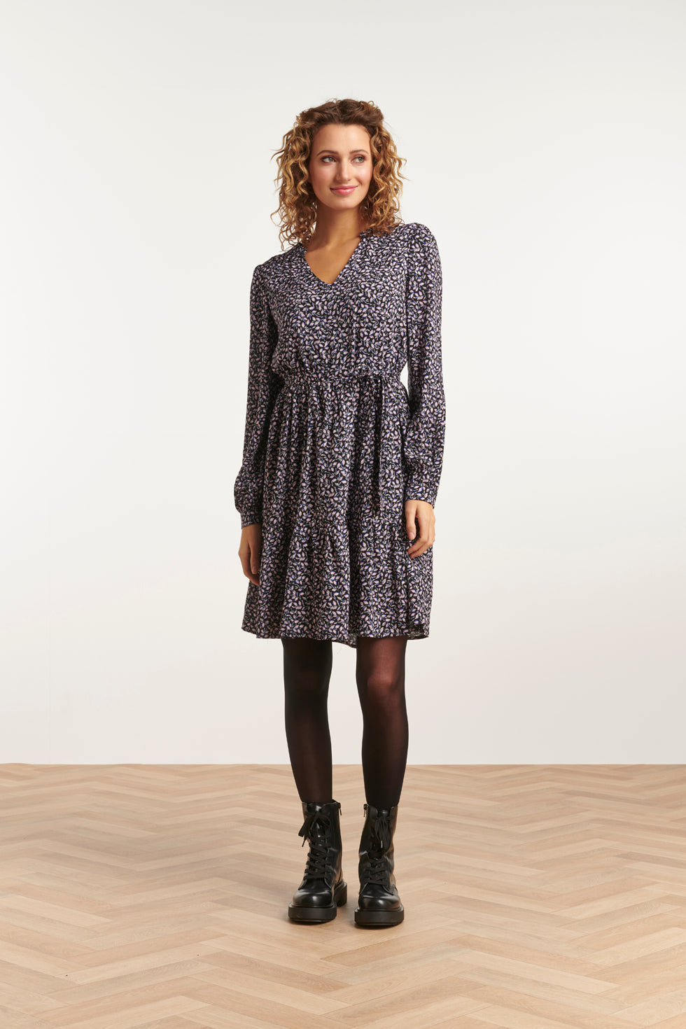 23517 Dames Paars Bloemenprint V-Hals Jurk | Black-Purple