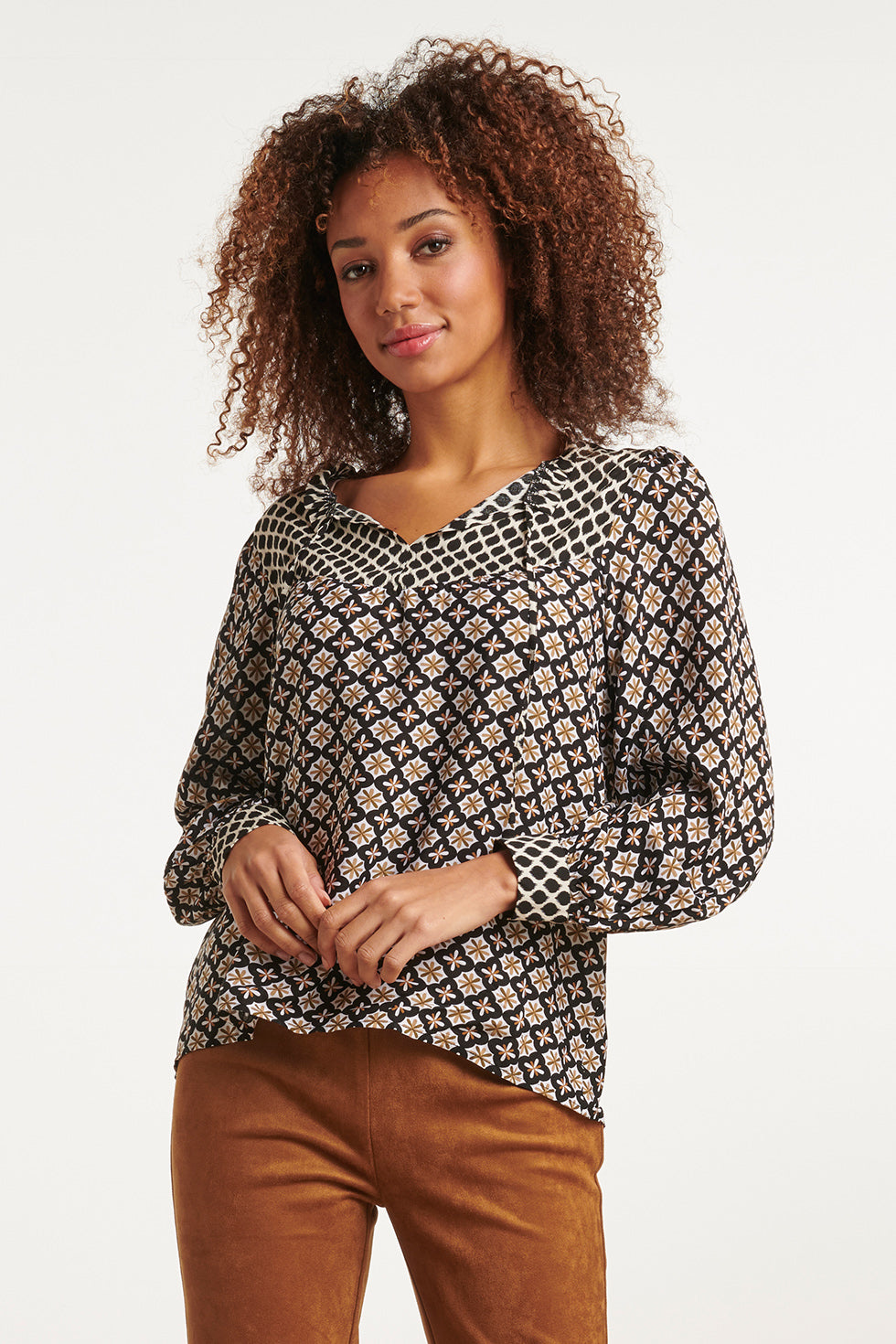 23521 Dames Losvallende Top Met Dubbele Sierprint | Black White - Muticolour