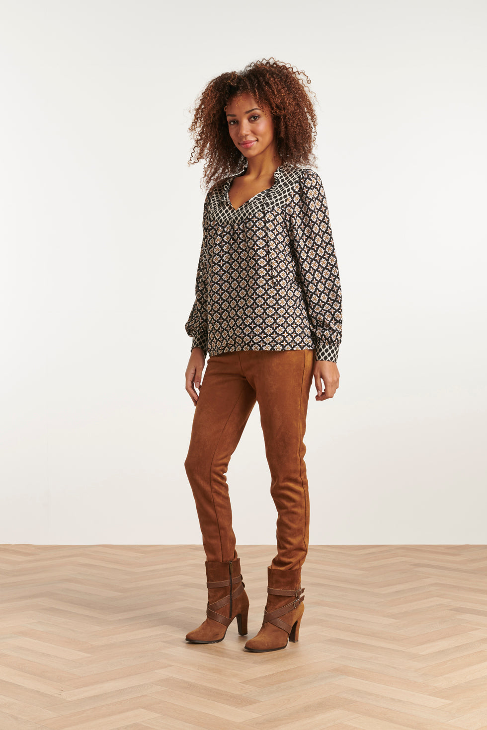 23521 Dames Losvallende Top Met Dubbele Sierprint | Black White - Muticolour
