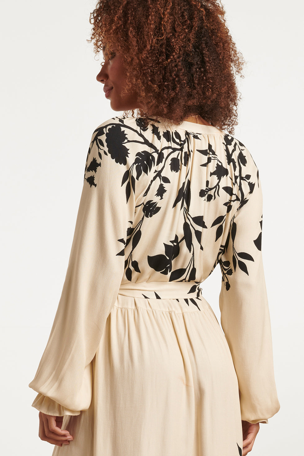 23551 Klassieke Elegante Stijl Maxi Jurk Met Puffy Mouwen | Off White - Black