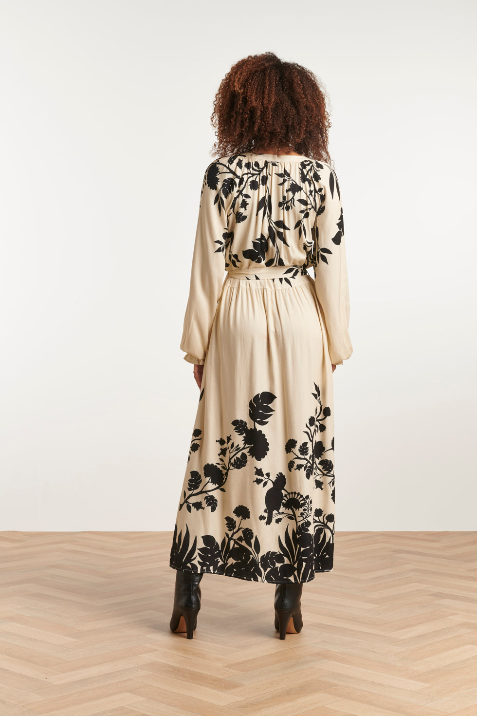 23551 Klassieke Elegante Stijl Maxi Jurk Met Puffy Mouwen | Off White - Black