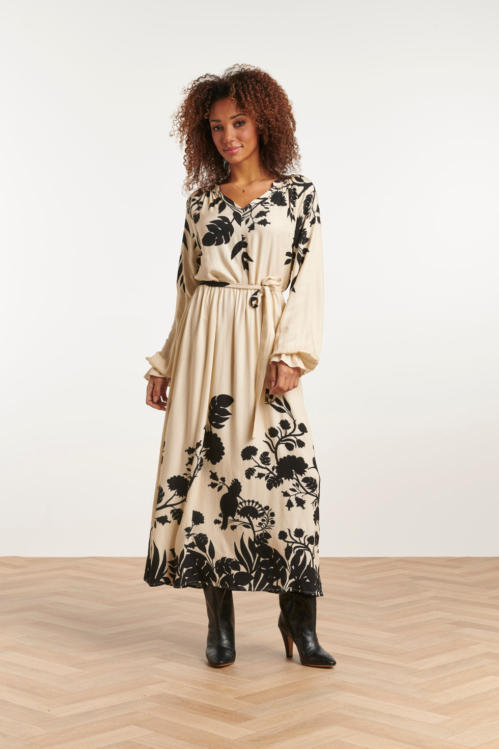23551 Klassieke Elegante Stijl Maxi Jurk Met Puffy Mouwen | Off White - Black