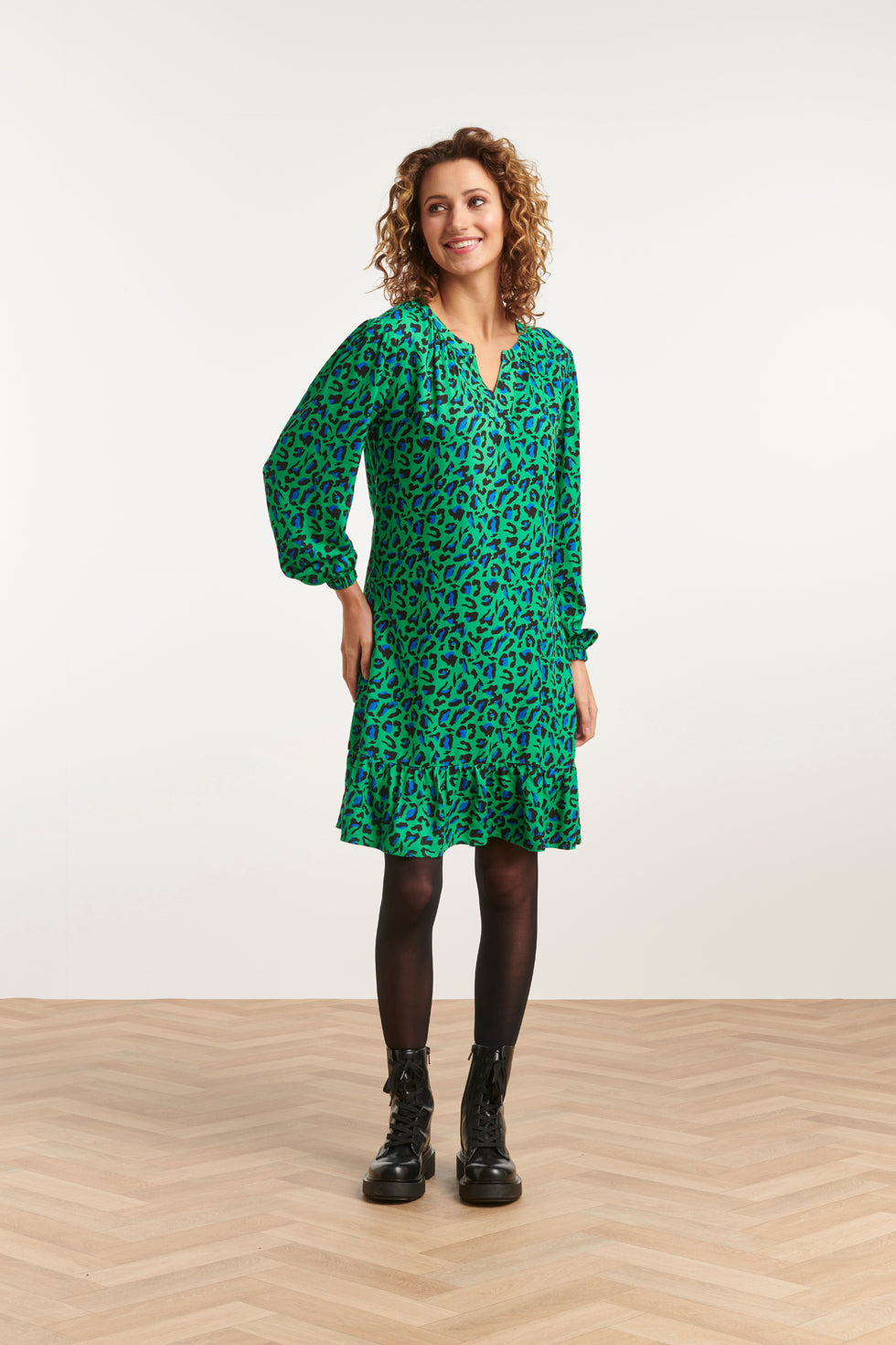 23560 Winter Jurk Losvallend Jurk Met Levendige Animal Print | Green - Black