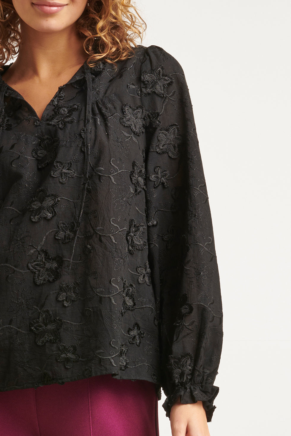 23571 3D Geborduurde Bloementop | Black